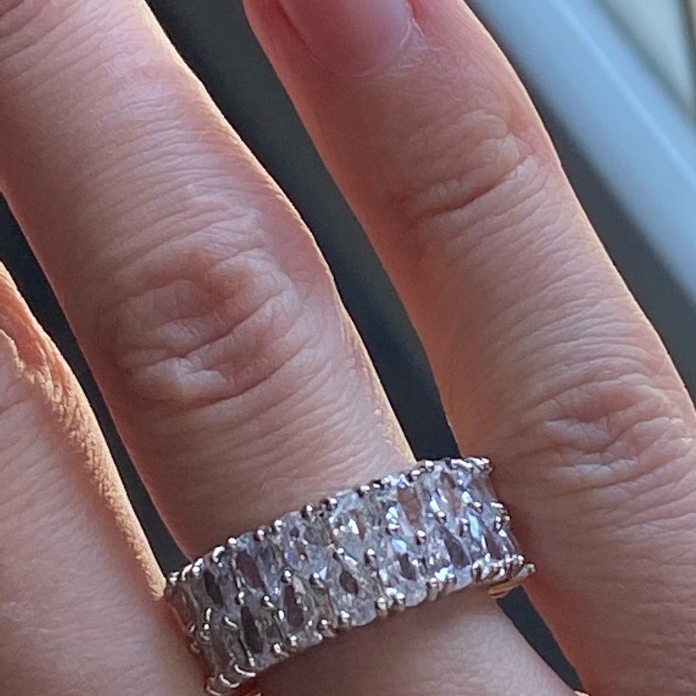 New Beautiful Silver color Diamonds Ring - Picture 8 of 10
